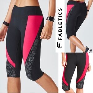 Fabletics Navassa Crop Women's Athletic Shorts Leggings Size L Pink/Black